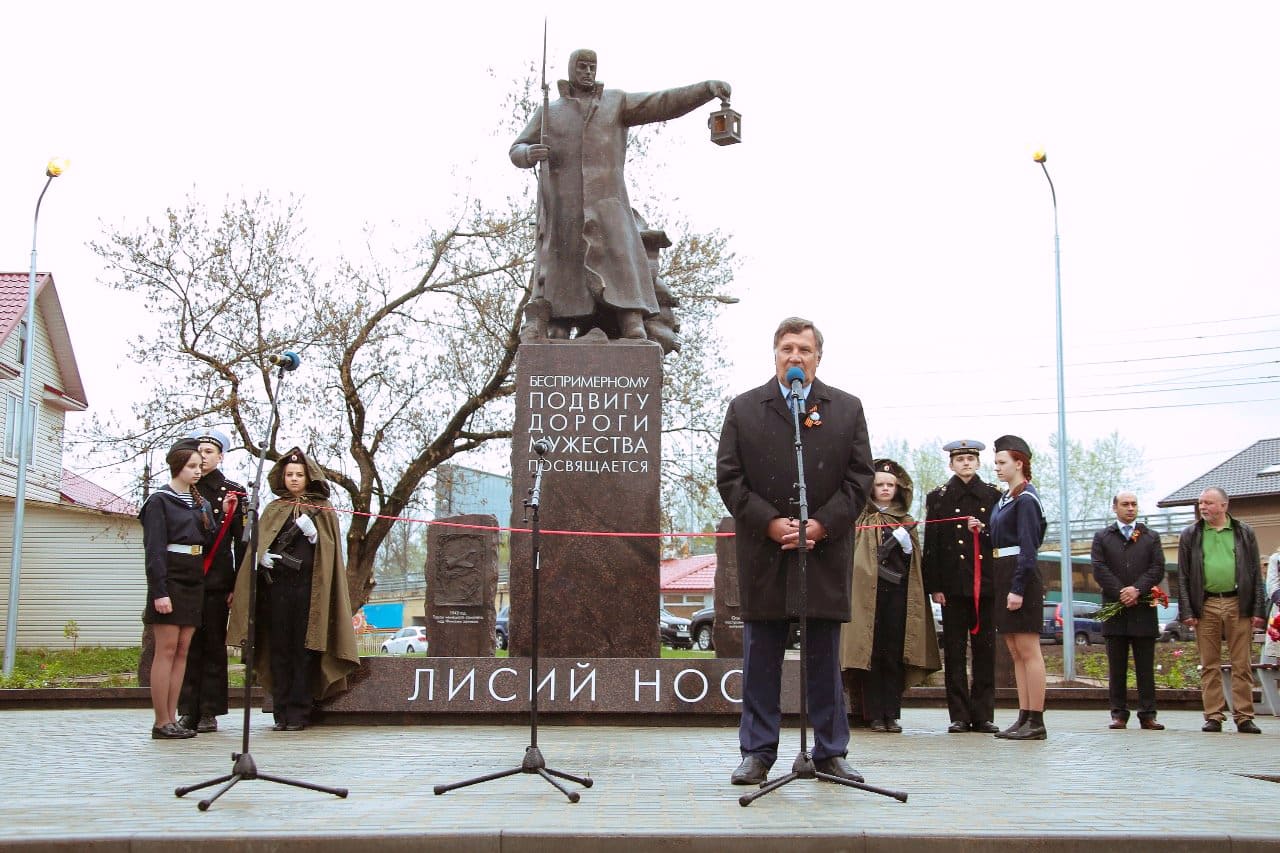 Малаев памятники. Памятник в Лисьем носу малой дороге жизни. Дорога Мужества Лисий нос. Памятник дорога Мужества в Лисьем носу. Памятник малая дорога жизни Лисий нос.