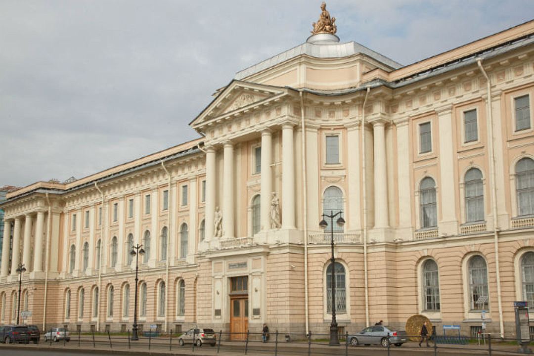 Академия художеств в петербурге. Здание Академии художеств в Санкт-Петербурге. Фасад Академии художеств в Петербурге. Российская Академия художеств здание. Санкт-Петербург музей Академии художеств фасад.