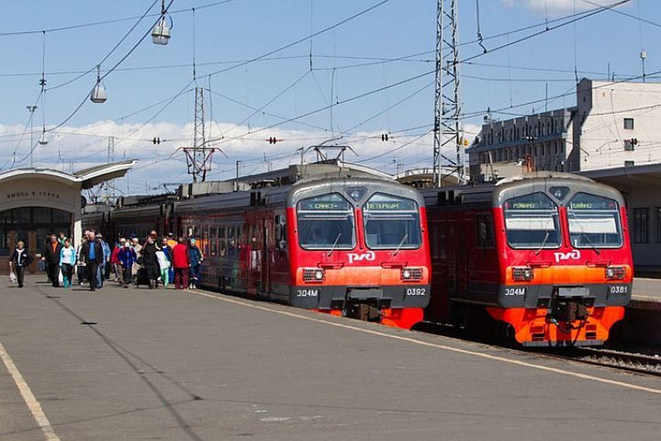 Ростов на дону петербург жд. Эд4м Финляндский вокзал. Сухум поезда депо. Белгород поезда 2015 год. Депо поезда Сухум новые поезда.