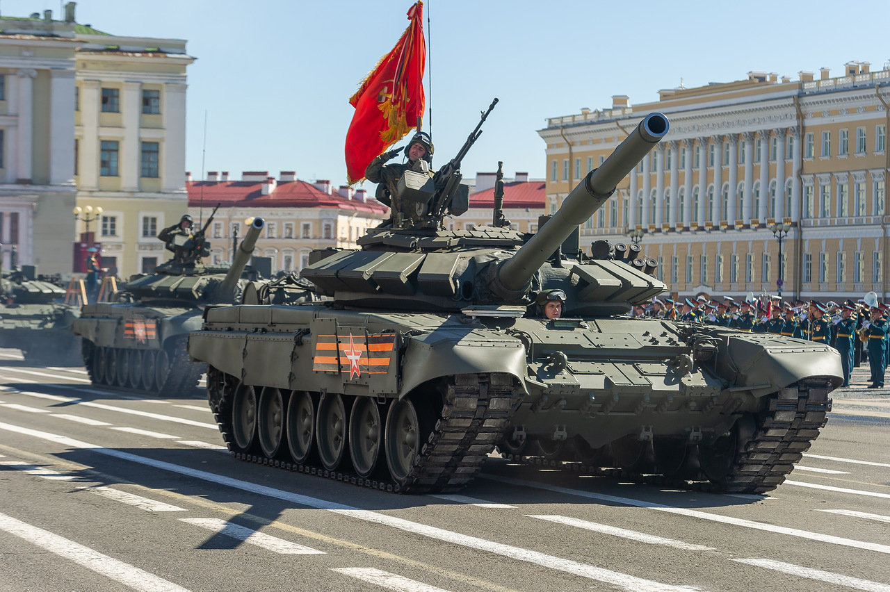 От Т-34 до боевого пикапа: какая техника пройдет на параде Победы 9 мая в  Санкт-Петербурге - KP.RU