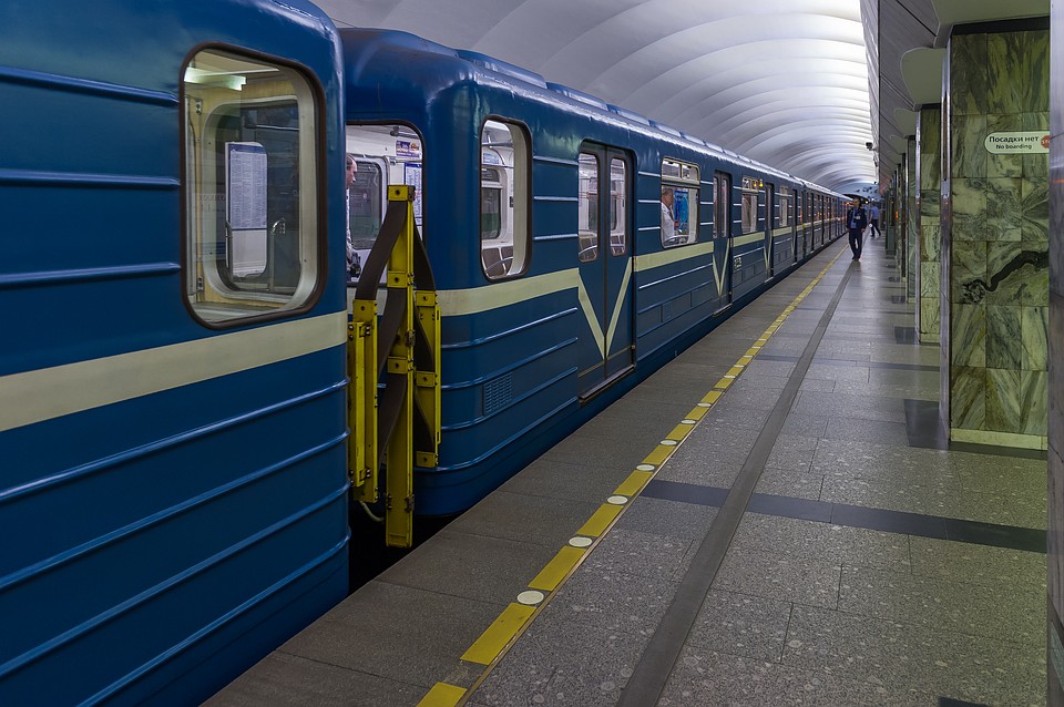 Безопасно ли метро. Безопасное метро в Питере. Сумка метро. Чем проверяют сумки в метро.