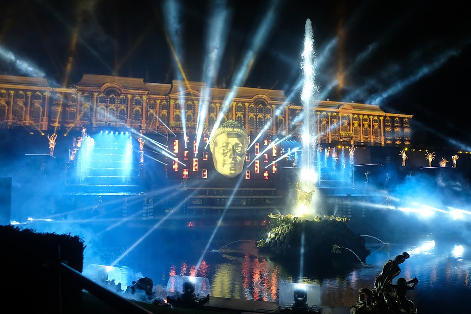 Фото праздник фонтанов в петергофе в