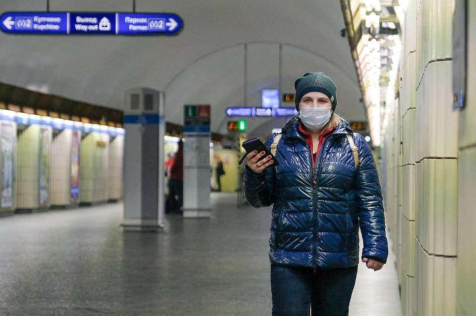 Метро пассажир спб. Сотрудники метро СПБ. Работник метро СПБ. Форма работников метрополитена СПБ.