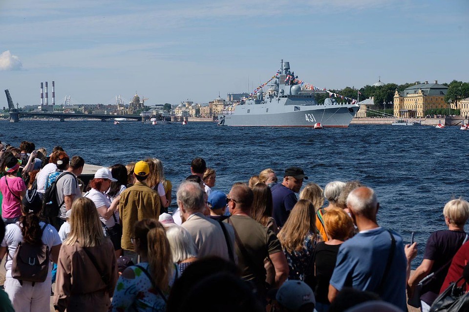 Первый день вмф. Парад ВМФ В Санкт-Петербурге 2020. День ВМФ парад кораблей Санкт-Петербург. Репетиция парада ВМФ В Санкт-Петербурге. Парад ВМФ В Питере 2021.