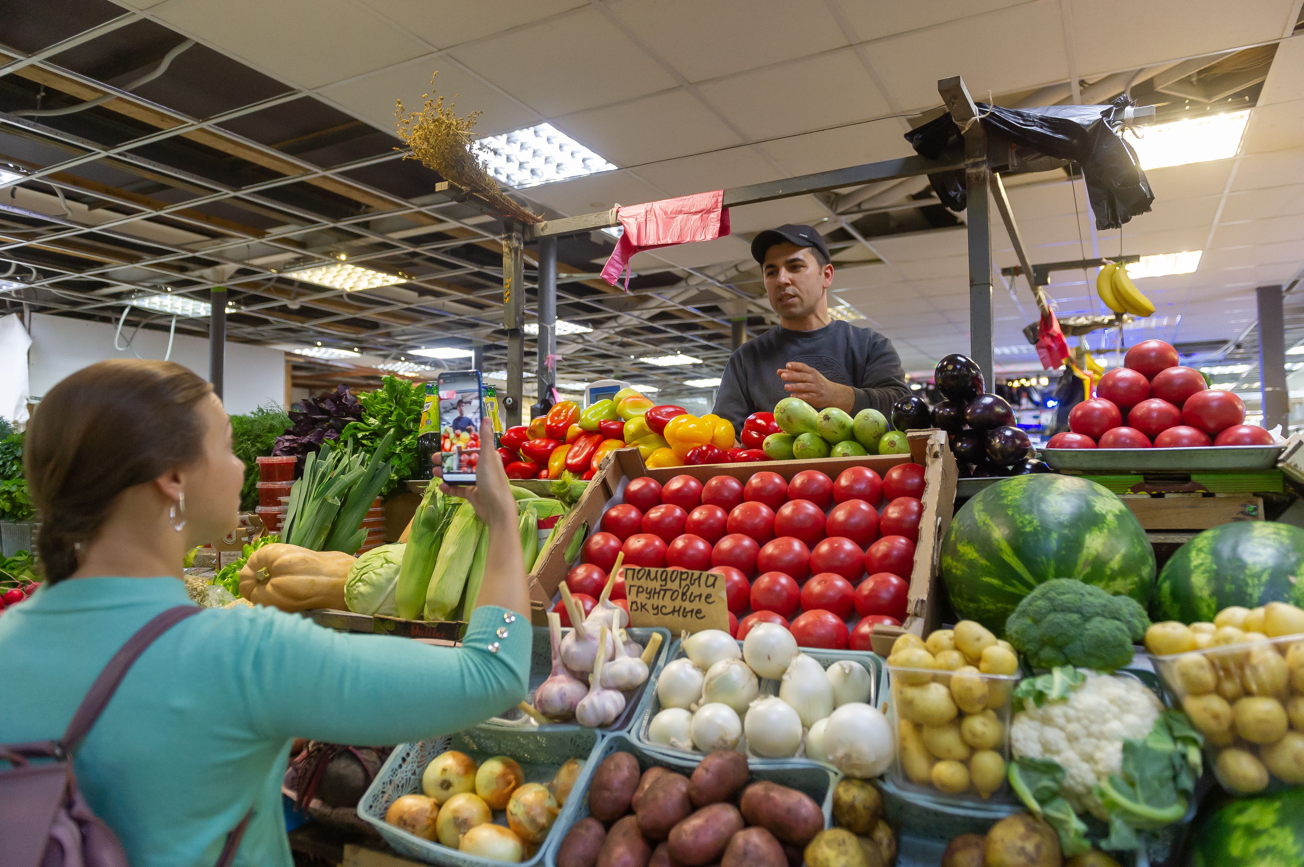 Цены - космос! Манго - 1200 рублей за штуку»: Как мы покупали продукты на  Полюстровском рынке и чуть не разорились - KP.RU