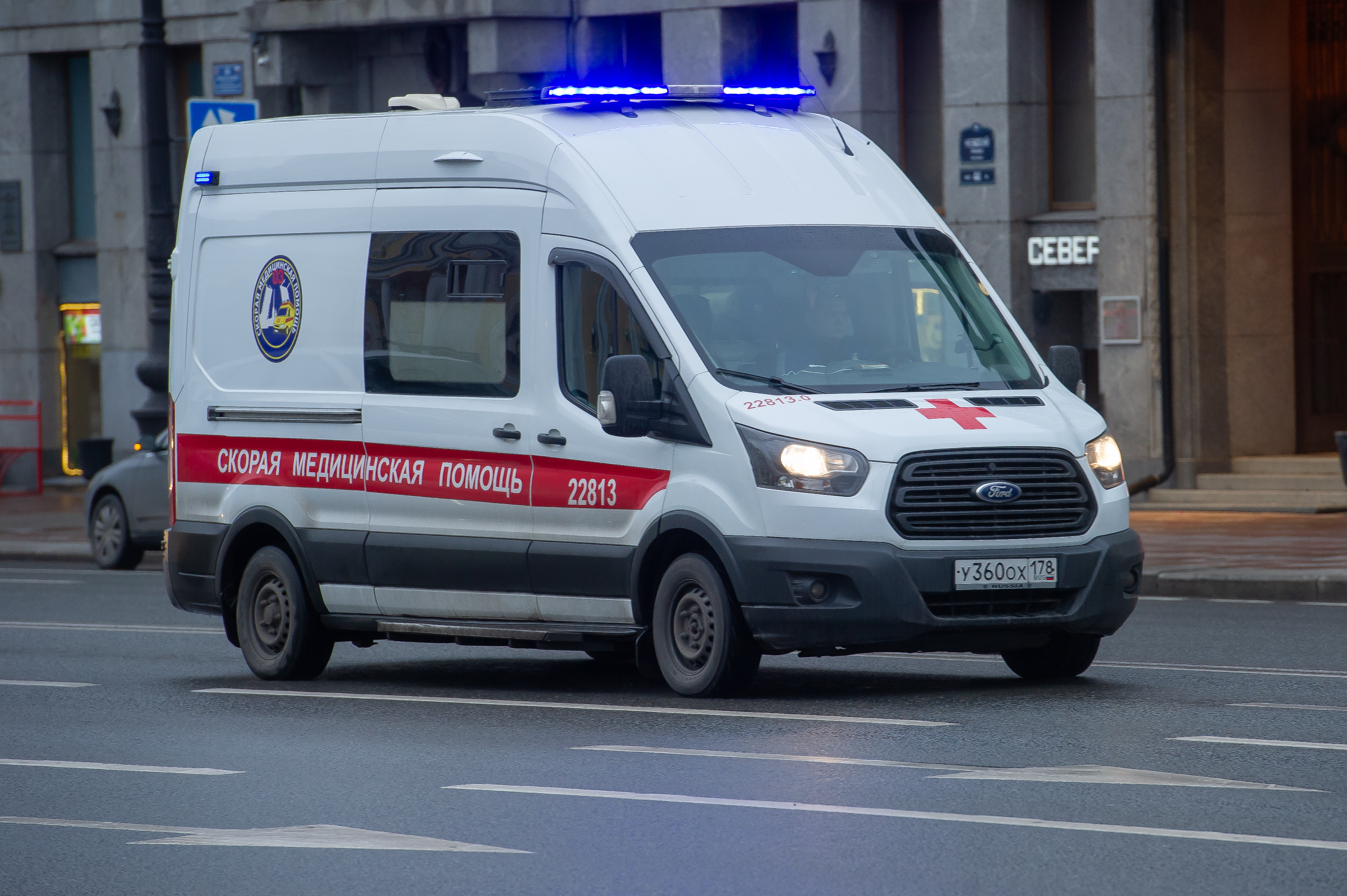 Трое медиков скорой помощи пострадали в ДТП с легковушкой в Петербурге -  KP.RU