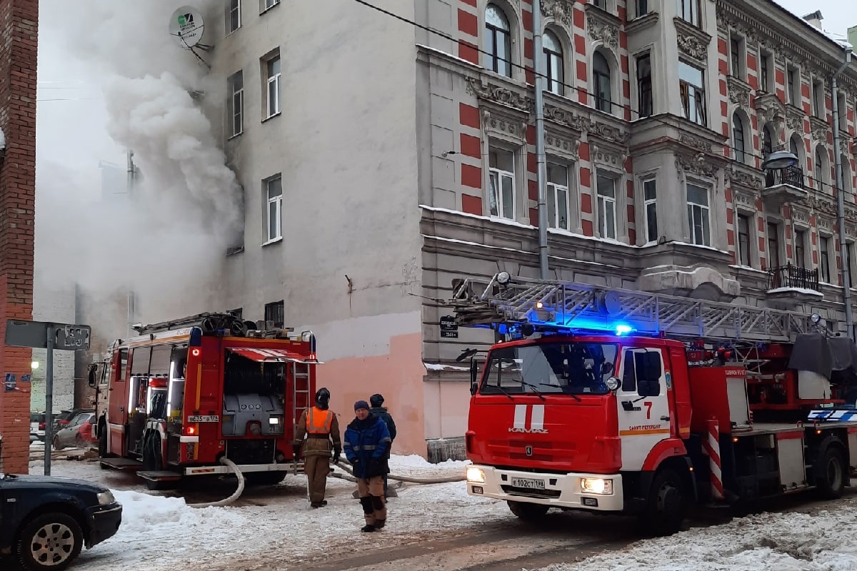 Женщина погибла при пожаре на Коломенской улице в Петербурге - KP.RU