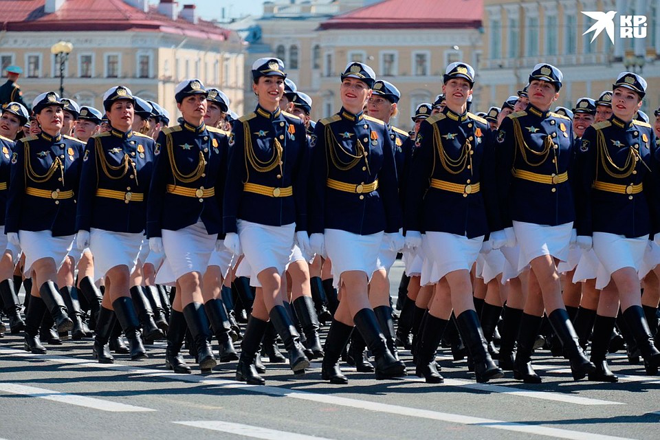 Фото девушек на параде 9 мая